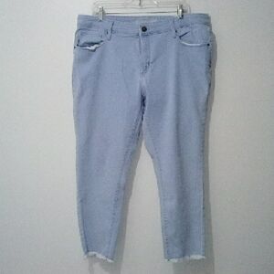 Universal Thread Light Blue Cropped Raw Hem Tapered Leg Stretch Denim Jeans